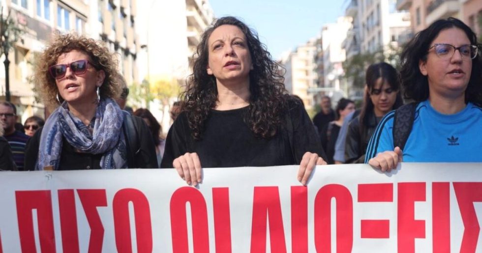 Ενας χρόνος σε «εκκρεμότητα»